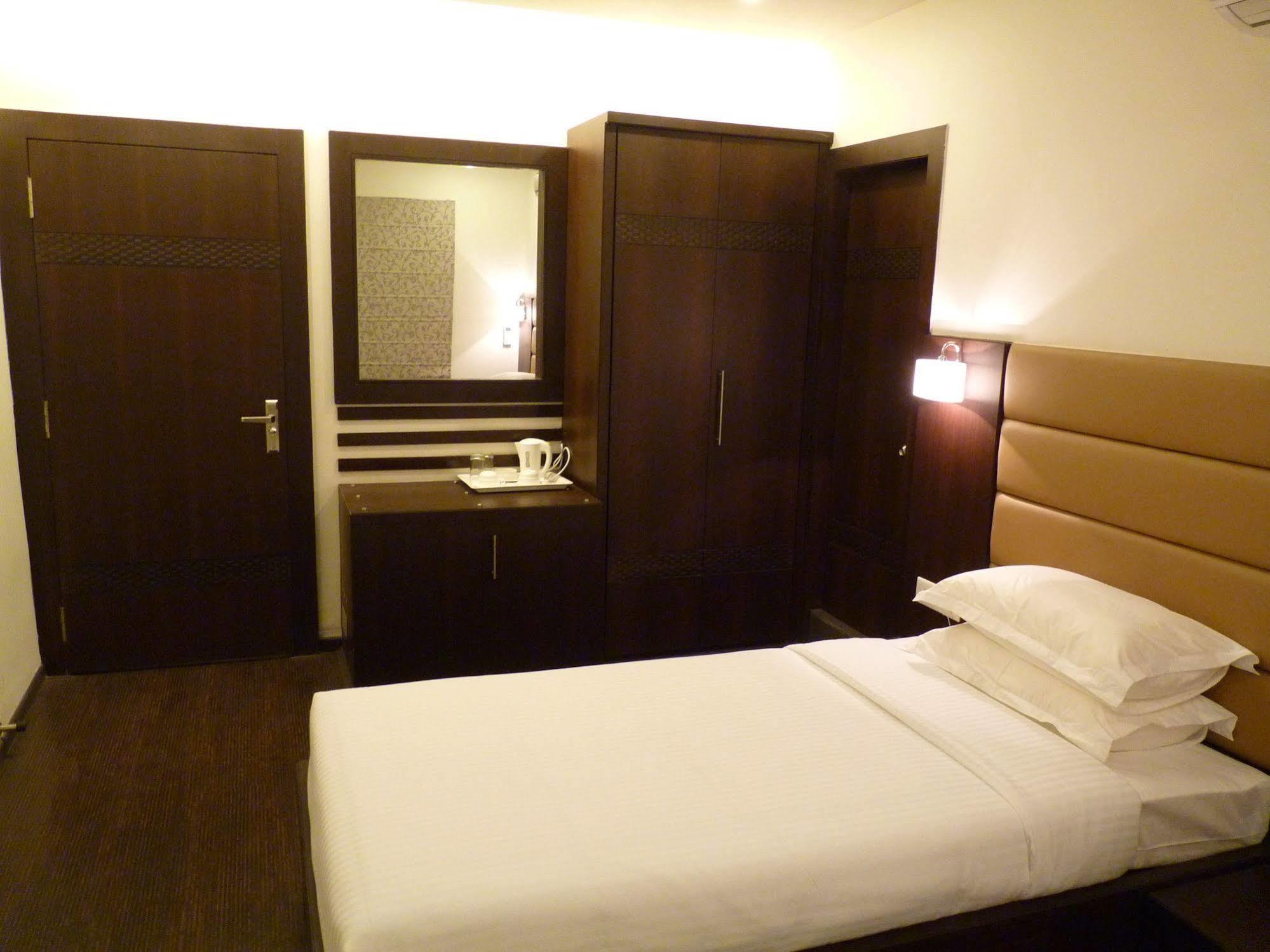 Treebo Trend Hotel Relax Inn Kalkuta Zewnętrze zdjęcie